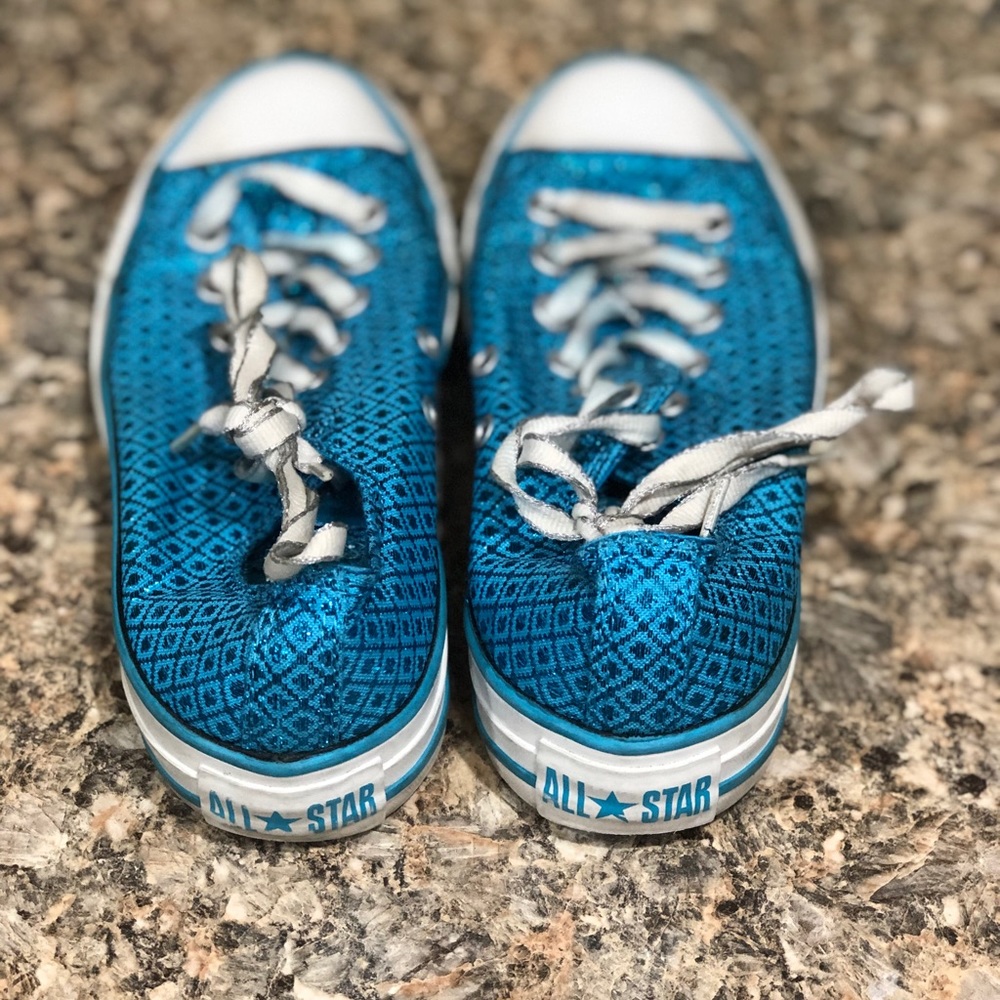 Woman’s Converse Lot